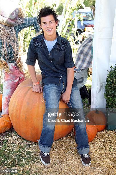 Actor Taylor Lautner attends the Camp Ronald McDonald 15th Annual Family Halloween Carnival on October 21, 2007 in Los Angeles, California.