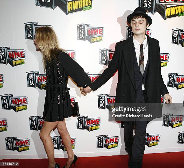 Kate Moss and Pete Doherty arrive at the Shockwaves NME Awards 2007