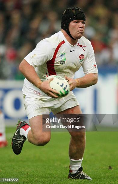 Matt Stevens of England runs with the ball during the 2007 Rugby World Cup Final between England and South Africa at the Stade de France on October...