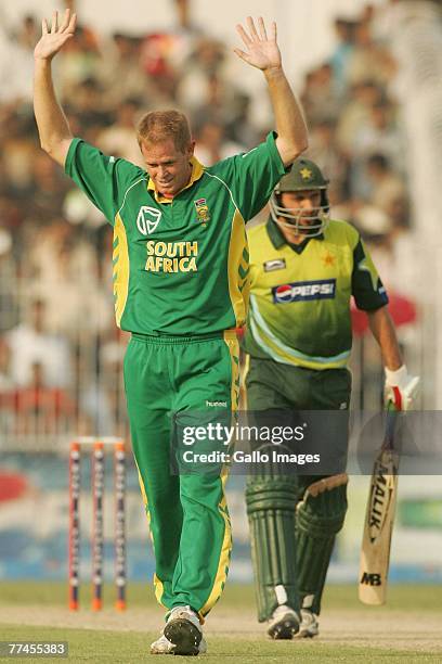 Shaun Pollock celebrates the wicket of Shahid Afridi during the third ODI match between Pakistan and South Africa on October 23, 2007 at Iqbal...