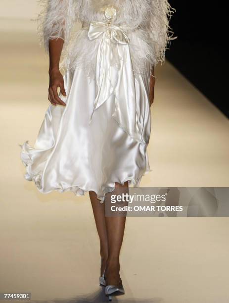 Model displays a creation by Peruvian designer Claudia Jimenez during the first day of Fashionweek in Mexico City 23 October, 2007. AFP PHOTO/Omar...