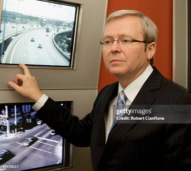 Kevin Rudd 2007 18 Vic Roads Traffic Management Centre Stock Photos, High-Res Pictures ...