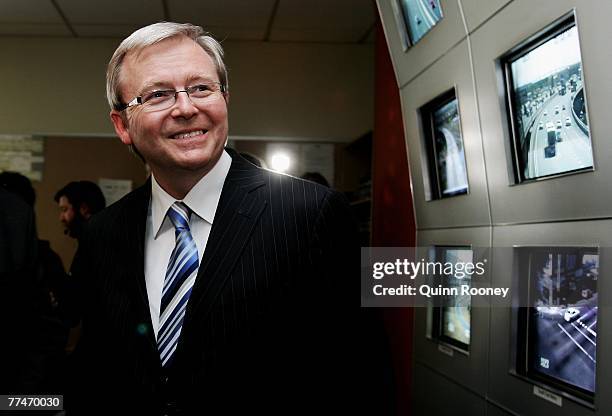 Kevin Rudd 2007 Vic Roads Traffic Management Centre Photos and Premium High Res ...