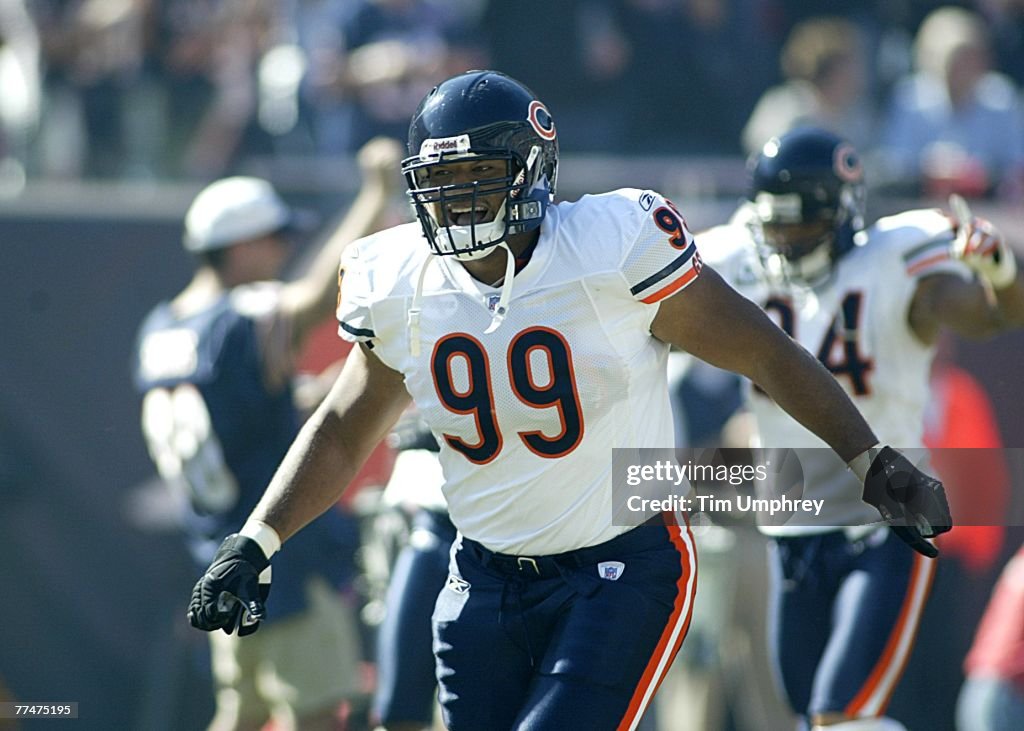 Defensive tackle Darwin Walker of the Chicago Bears runs onto the News  Photo - Getty Images