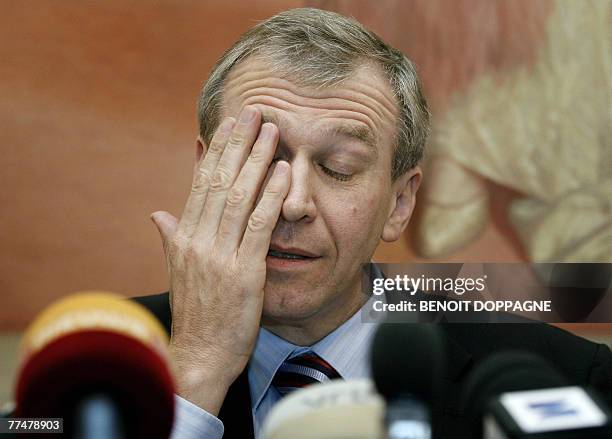 Formator and chief of the CD&V Yves Leterme gestures during a press conference with MR chairman Didier Reynders after another round of negotiations...