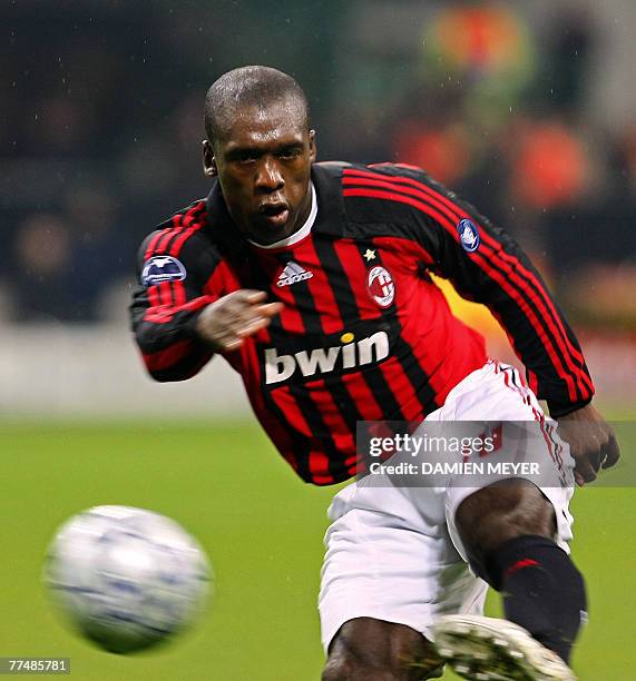 Cedorf 577 Milan Midfielder Clarence Seedorf Stock Photos, High-Res Pictures ...
