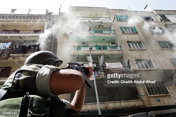 Soldiers from the Lebanese army shoot at gunmen from Fath el-Islam had barricaded themselves, as they fight their way down the street, on May 20,...