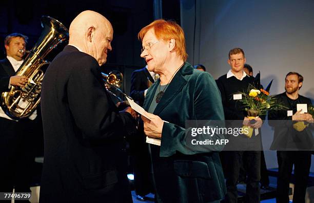 Finnish President Tarja Halonen hands over the Carnegie Art Award 2008 to Swedish artist Torsten Andersson during a ceremony, 25 October 2007 in...