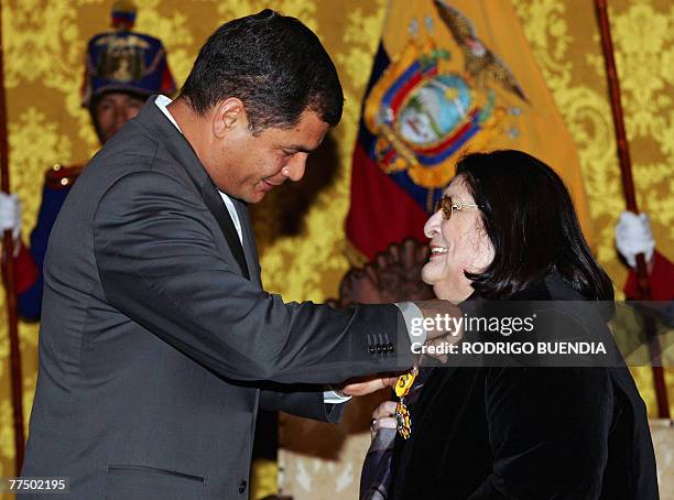 Ecuadorean president Rafael Correa decorates Argentine singer Mercedes Sosa with the national merit medal at the Carondelet Palace in Quito, 25...