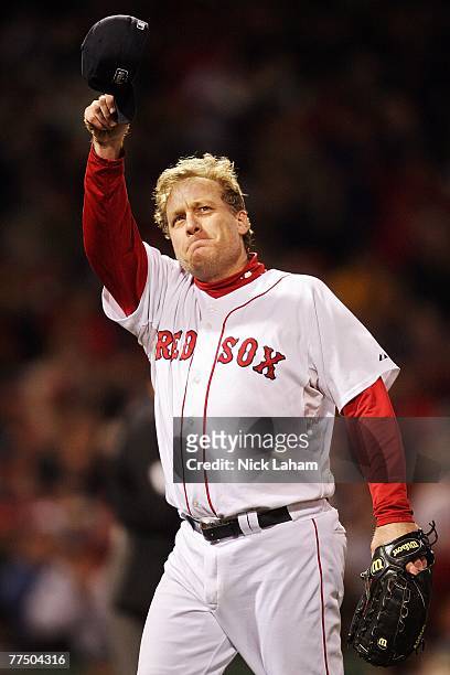 Curt Schilling of the Boston Red Sox tips his hat to the crowd as he comes out of the game in the sixth inning against the Colorado Rockies during...