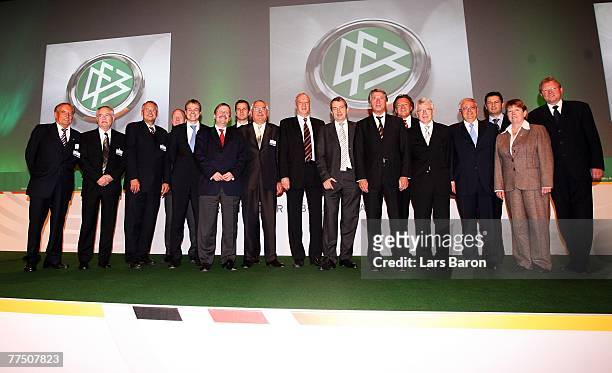 The new chairmanship of the German Football Association Gerhard Mayer-Vorfelder, Horst R. Schmidt, Hans-Dieter Drewitz , Matthias Sammer, Peter...