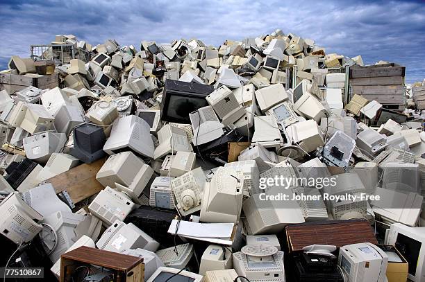 recycling plant tellies and monitors norway. - lixo electrónico imagens e fotografias de stock