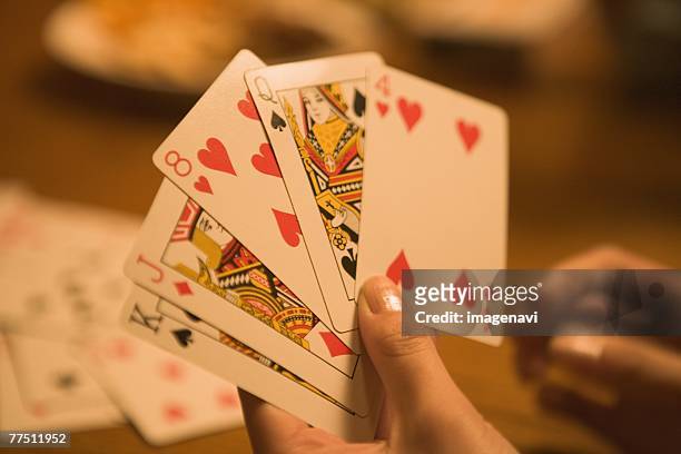 playing cards - reine de pique photos et images de collection