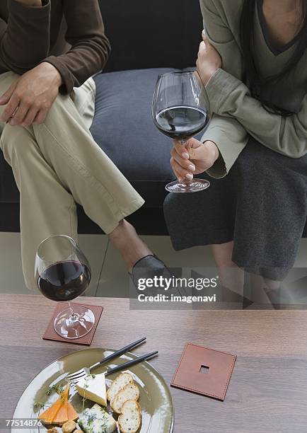 couple drinking red wine - blauschimmelkäse stock-fotos und bilder