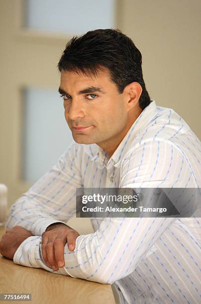 Actor Mauricio Islas is seen performing a scene from an upcoming episode of the Telemundo soap opera "Pecados Ajenos" on October 25, 2007 in Miami,...