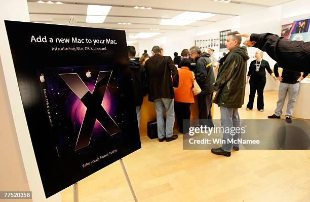 Customers line up to purchase the new Apple computer operating system known as Leopard at an Apple store October 26, 2007 in Arlington, Virginia....