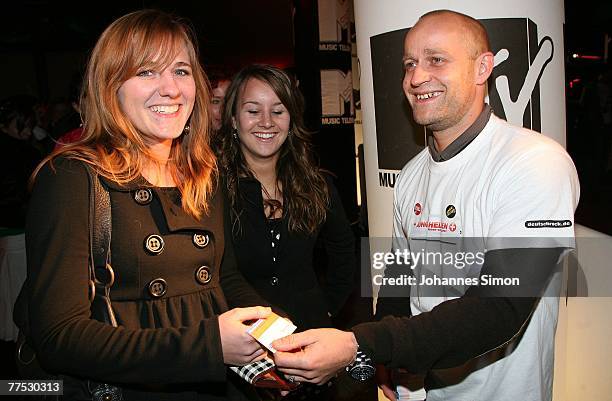 German Actor Juergen Vogel welcomes guests during the MTV Meets Junge Helden charity event at Discotheque P1 on October 26, 2007 in Munich, Germany.