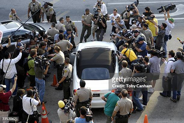 Britney Spears leaves the Stanley Mosk Courthouse after a hearing regarding her ongoing child custody case on October 26, 2007 in Los Angeles...