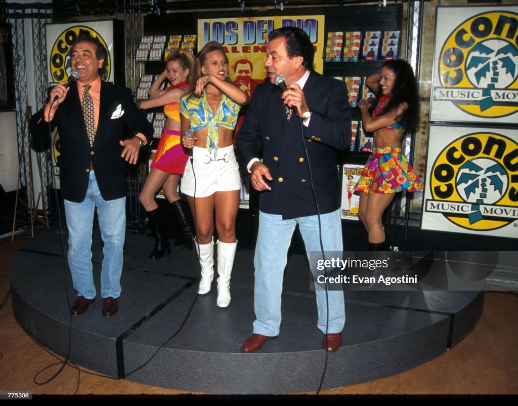 Los Del Rio Video Los Del Rio perform the