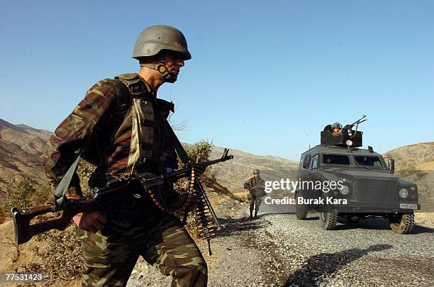 Turkish army commandos seach for roadside mines on patrol at the area near the Turkey-Iraq border on October 27, 2007 in the Uludere district of...