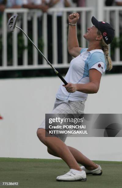 Suzann Pettersen of Norway reacts after winning the final round of the Honda LPGA golf tournament in Pattaya, 28 October 2007. Pettersen finished...