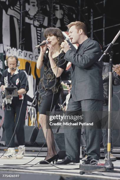 English singer, musician and guitarist Ali Campbell of reggae band UB40 performs live on stage with Chrissie Hynde of The Pretenders during the...