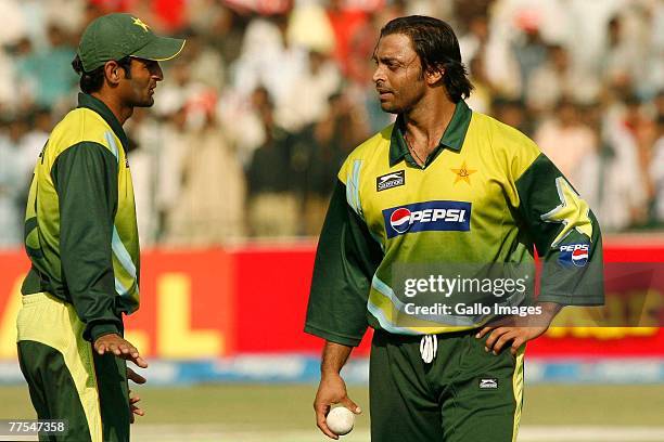 Pakistan's Shoaib Malik speaks to Shoaib Akhtar during the Fifth One Day International match between Pakistan and South Africa at Gaddafi Stadium on...