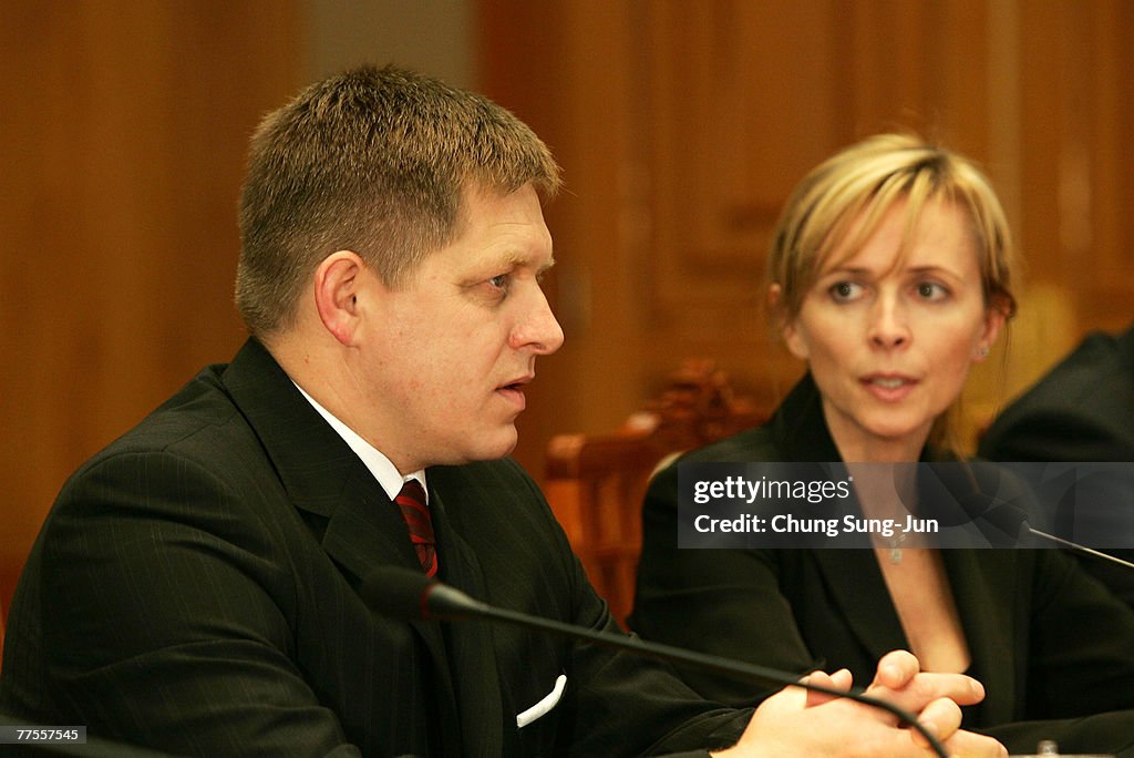 Prime Minister Robert Fico of Slovakia Meets With President Roh Moo-Hyun