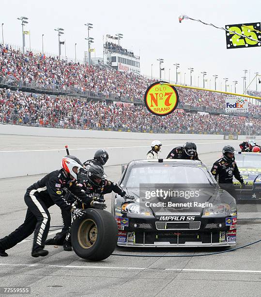 Clint Bowyer pits during the NASCAR NEXTEL Cup Series, Dodge Avenger 500, May 13 Darlington Raceway, Darlington, South Carolina.