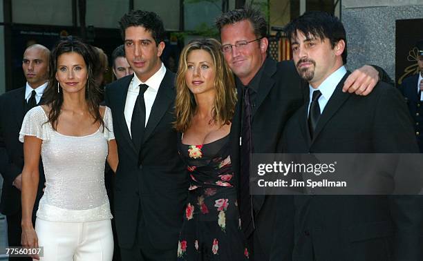 Cast members from "Friends": Courteney Cox, David Schwimmer, Jennifer Aniston, Matthew Perry & Matt LeBlanc