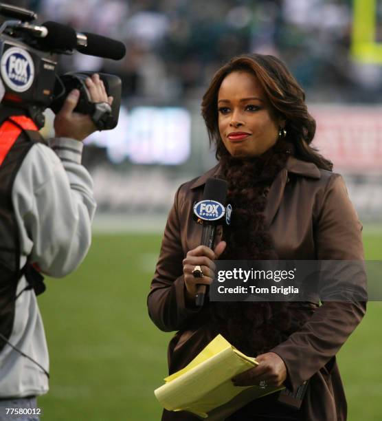 Fox Sports TV Commentator Pam Oliver on the sidelines during the game. The Eagles went onto beat the New York Giants 23-20 with a last second field...