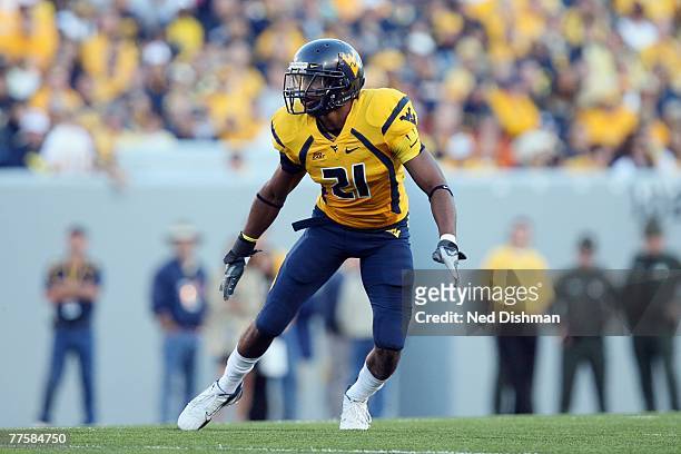 Safety Ryan Mundy of the West Virginia University Mountaineers defends against the Mississippi State Bulldogs on October 20, 2007 at Milan Puskar...