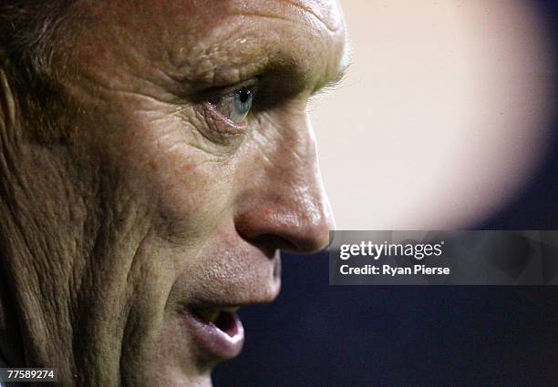 David Moyes, manager of Everton, looks on before the Carling Cup Fourth Round match between Luton Town and Everton at Kenilworth Road on October 31,...