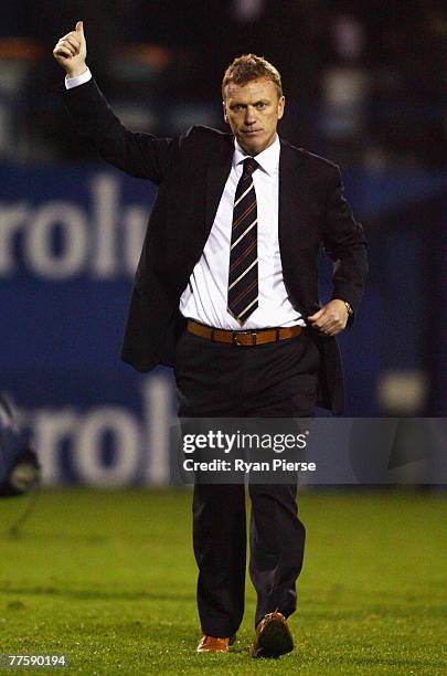 David Moyes, manager of Everton, thanks the fans after the Carling Cup Fourth Round match between Luton Town and Everton at Kenilworth Road on...