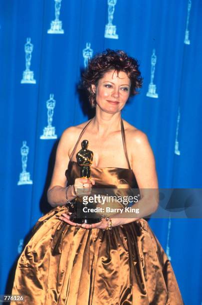 Susan Sarandon receives an Oscar at the 68TH Academy Awards March 25, 1996 in Los Angeles, CA.