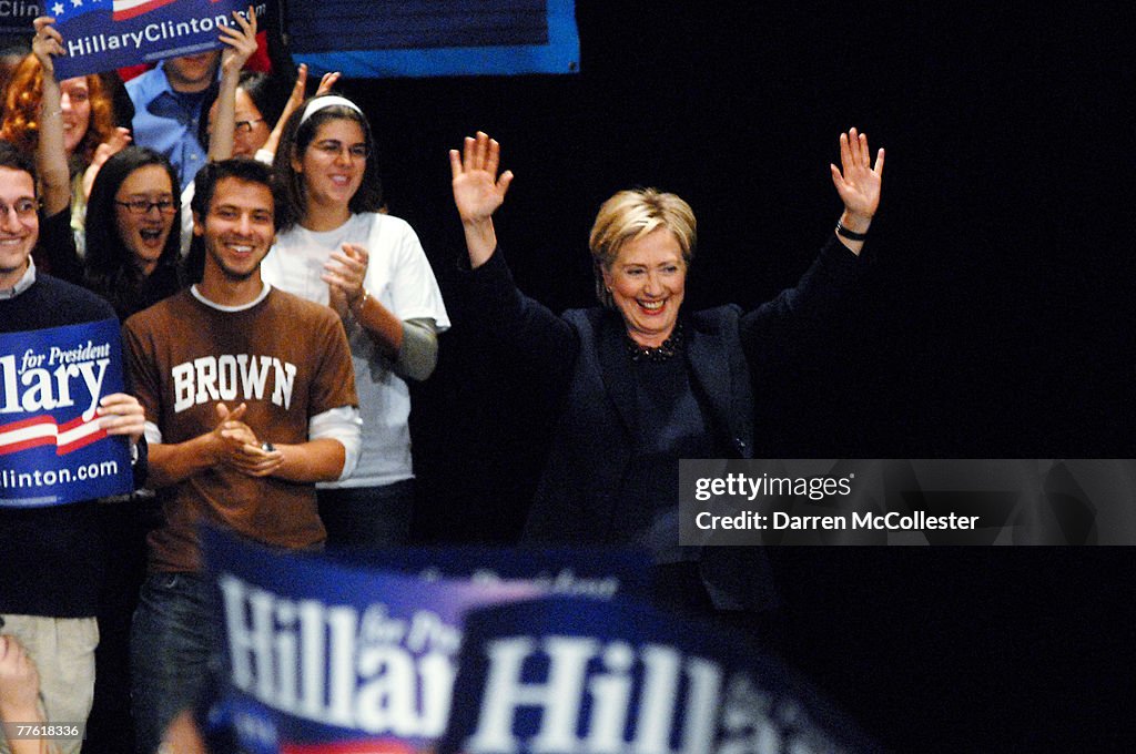 Hillary Clinton Returns To Wellesley College