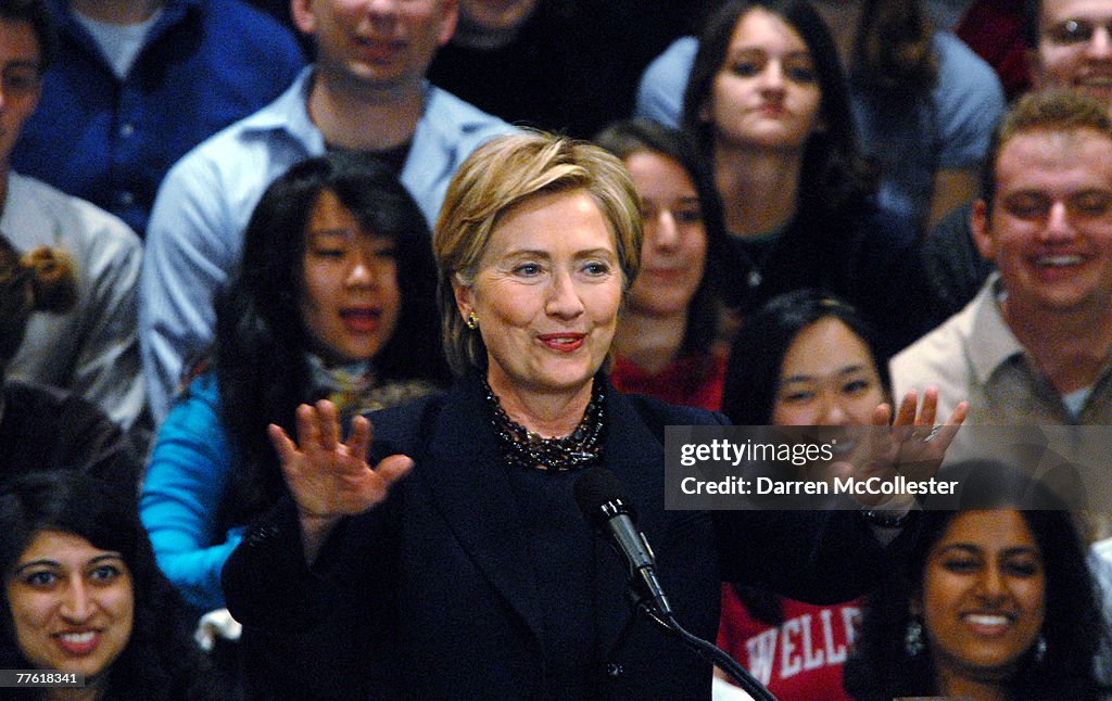 Hillary Clinton Returns To Wellesley College
