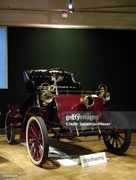 Runabout Engine Display Runabout (Car) Photos and Premium High Res Pictures - Getty Images