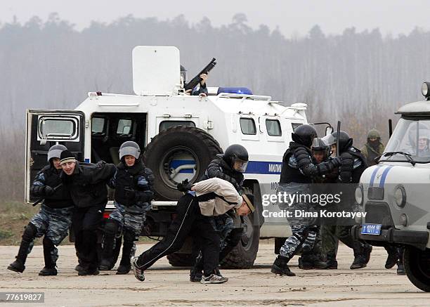 Unsc Riots Russian Riot Police Expo At Interpolitex 2007 Photos and Premium High ...