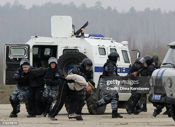 Omon Police Unit Photos and Premium High Res Pictures - Getty Images