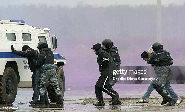 Omon Riot Unit Omon Police Unit Photos and Premium High Res Pictures - Getty Images