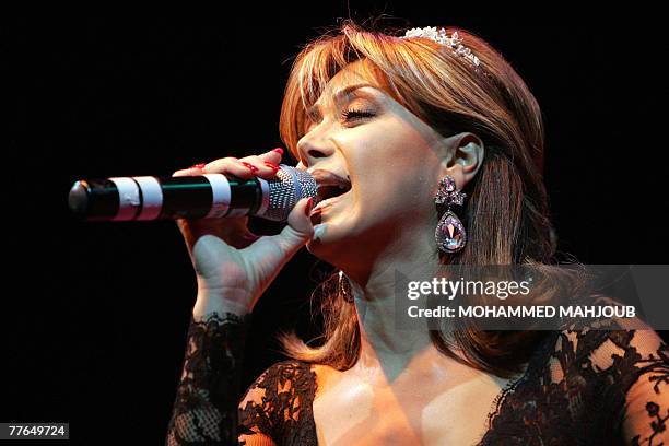 Prominent Lebanese singer Nawal al-Zoghbi performs during a concert in Muscat, late 01 November 2007. AFP PHOTO/MOHAMMED MAHJOUB