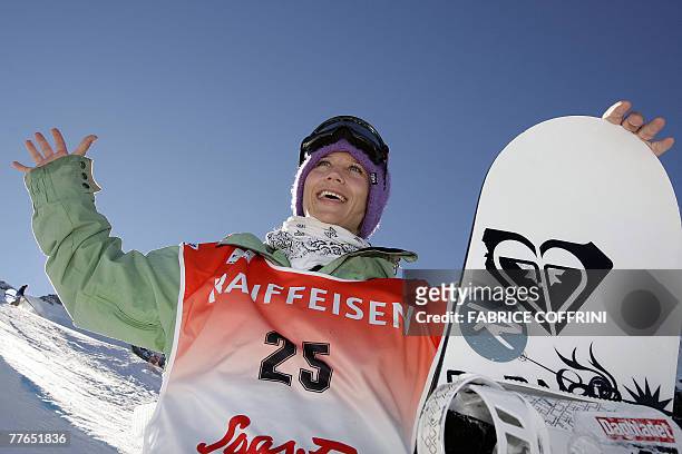 Norway's Kjersti Buaas poses after winning the Womens' half-pipe final at the Snowboard FIS World Cup competition 02 November 2007 in Saas-Fee. Buaas...