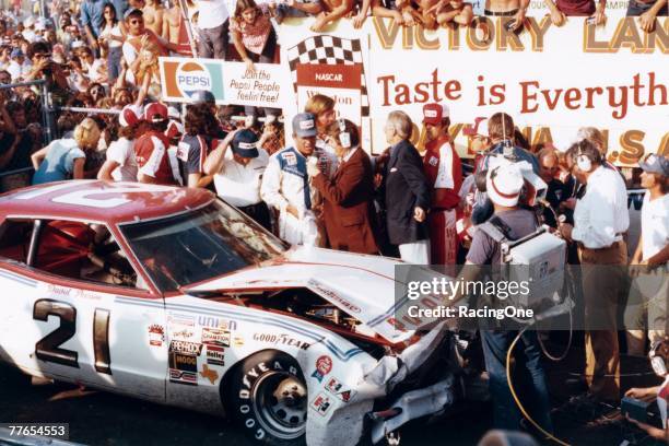 David Pearson explains in victory lane how he managed to get his thoroughly crashed Mercury across the finish line to win the 1976 Daytona 500....