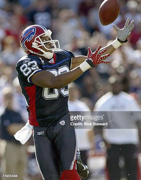 Lee Evans of the Buffalo Bills looks for the catch during the game against the Baltimore Ravens on October 21, 2007 at Ralph Wilson Stadium in...