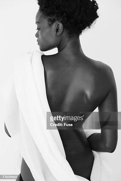 nude young woman with cloth - donna mezzo busto bianco e nero foto e immagini stock