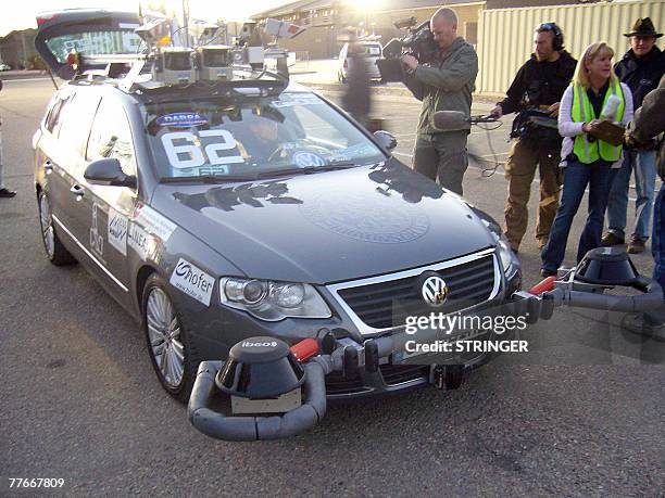 By Tangi Quemener, US-military-technology A heavily modified and robotized Volkswagen Passat station wagon presented by the "CarOLO" team from the...