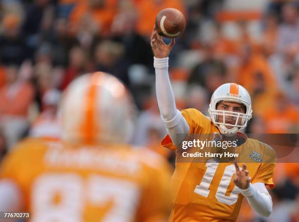 Erik Ainge of the Tennessee Volunteers throws a pass to Quintin Hancock against the Louisiana Lafayette Cajuns during the third quarter at Neyland...