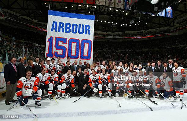 Head coach Al Arbour poses with the New York Islanders, his family and team alumni after defeating the Pittsburgh Penguins during their game on...