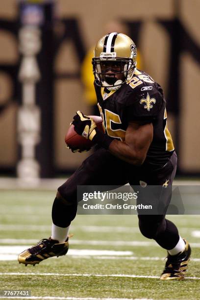 Reggie Bush of the New Orleans Saints makes a run against the Jacksonville Jaguars on November 4, 2007 at the Louisiana Superdome in New Orleans,...